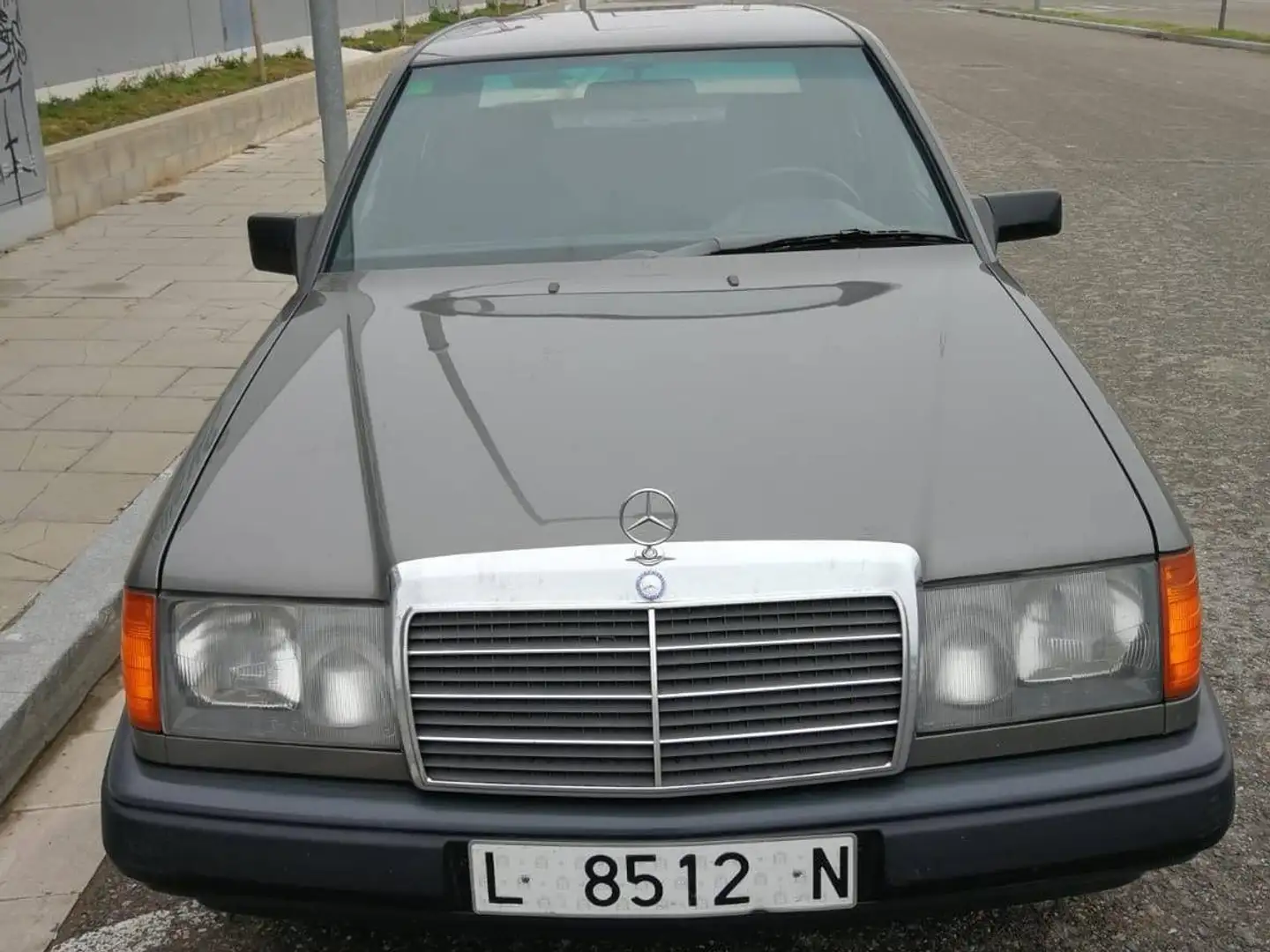 Mercedes-Benz 300 300E Gris - 1