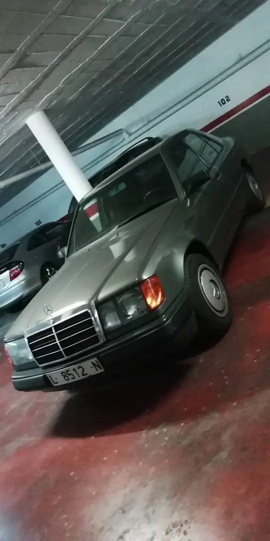 Mercedes-Benz 300 300E Gris - 2