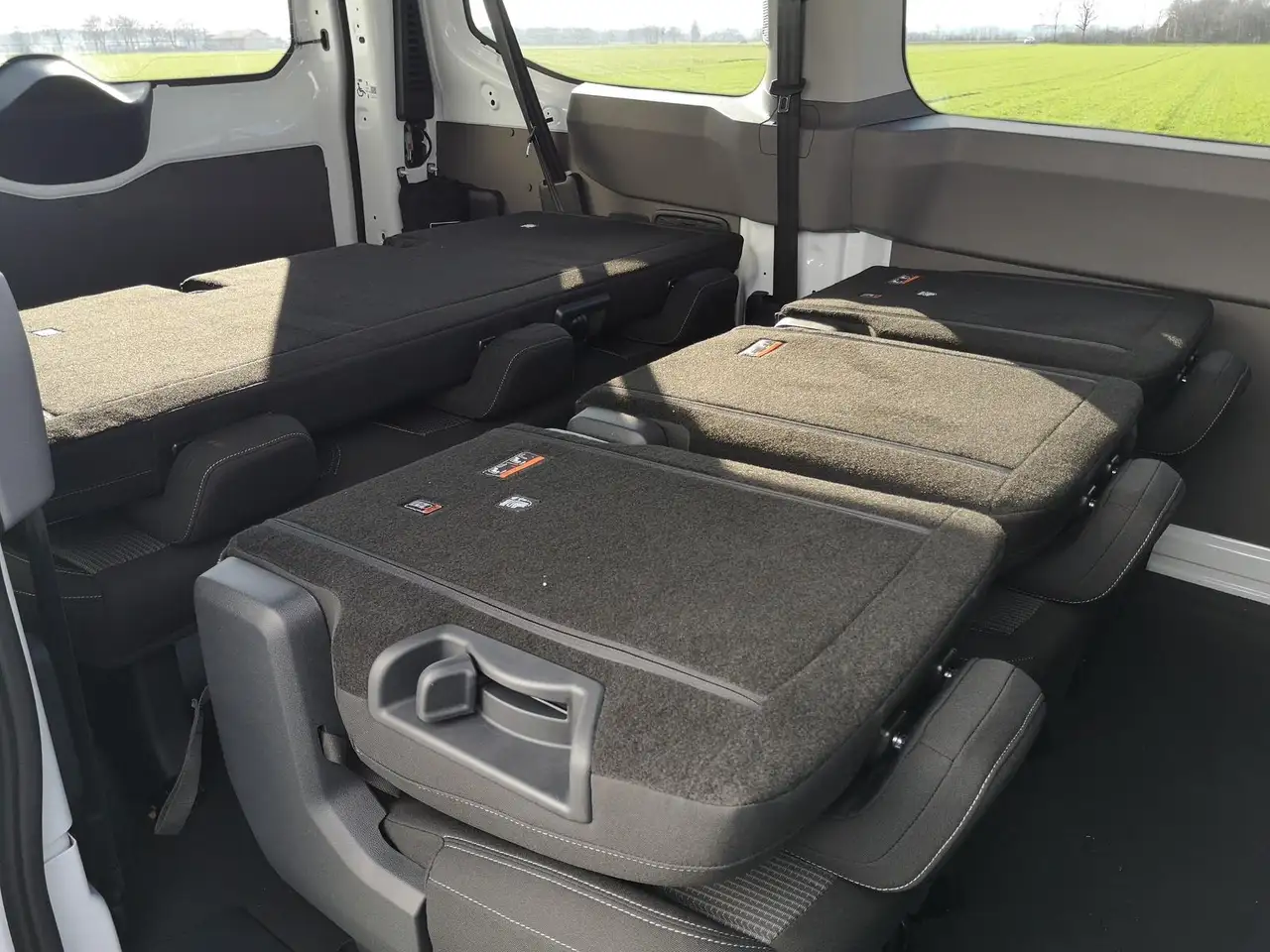 Volkswagen T7 Transporter 2.0 TDI DSG 9 Sitzer Kamera AHK GV5 7
