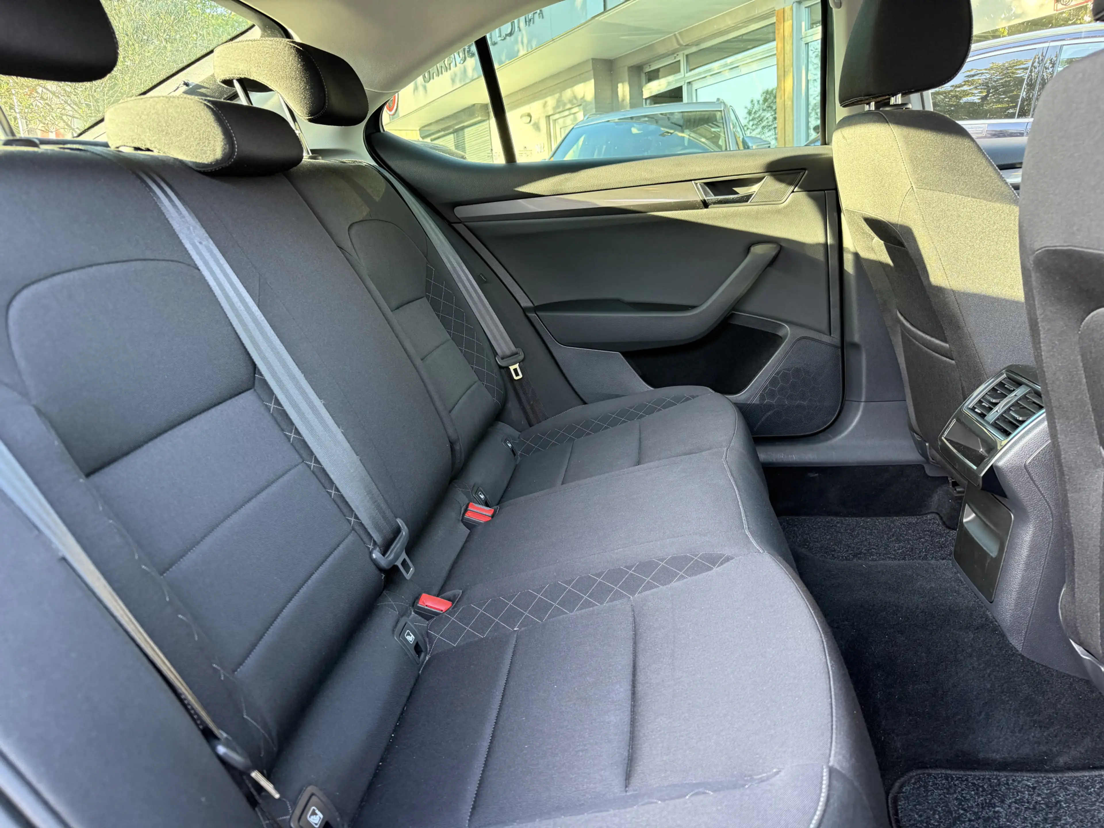 Skoda Superb 1.4 TSi 125pk Active, 5d Sedan | Clima | Navi | Or — photo 2