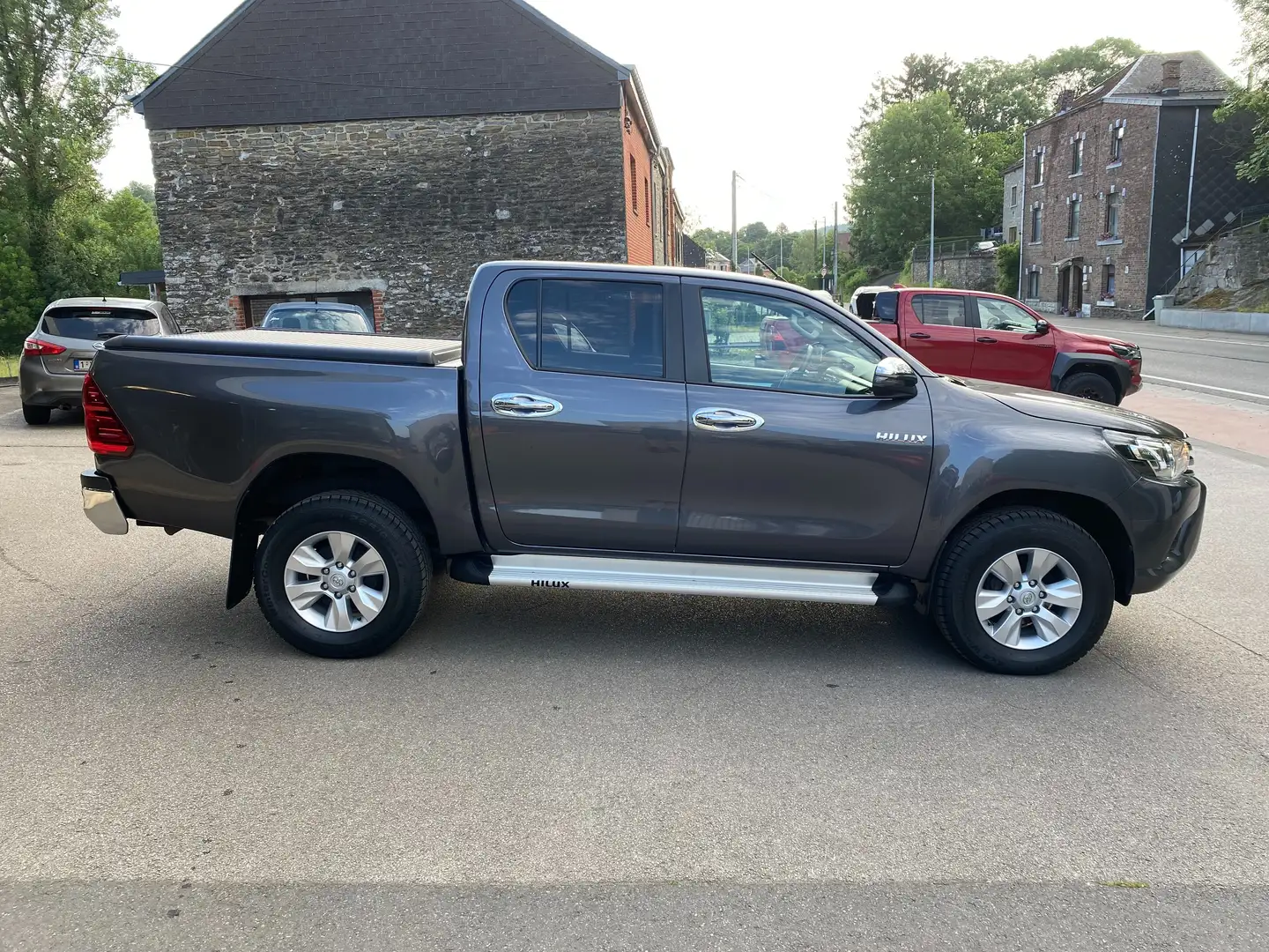 Toyota Hilux 2.4 D-4D 4WD Comfort Gris - 2