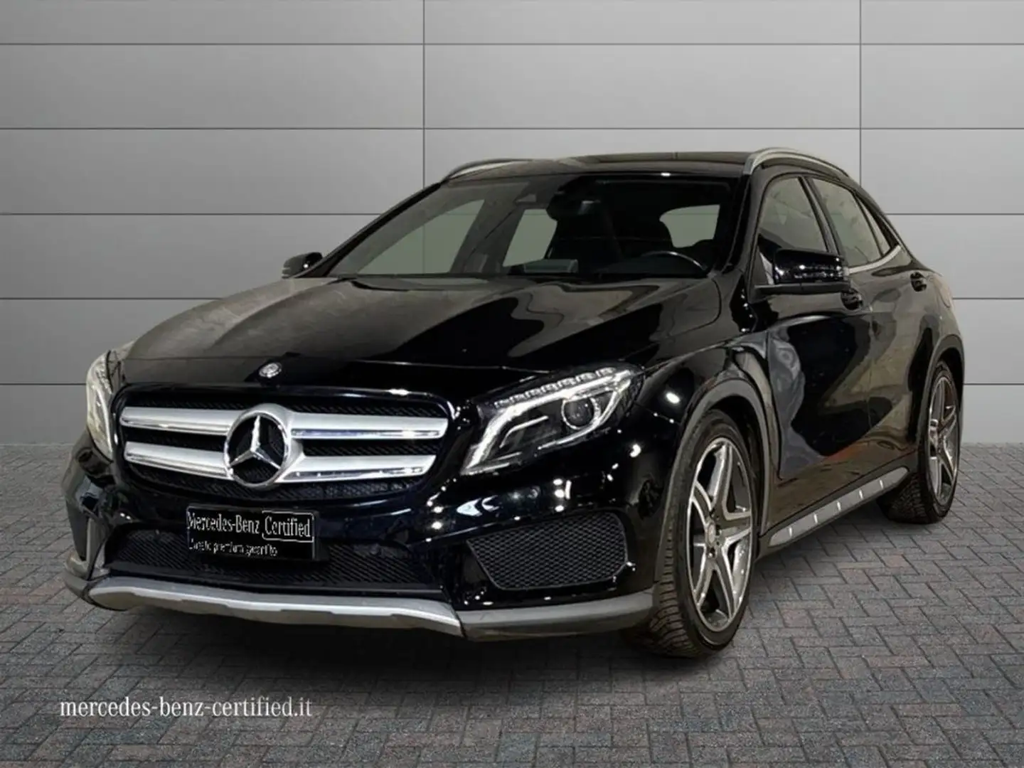 Mercedes-Benz GLA 220 d Automatic Premium Schwarz - 1