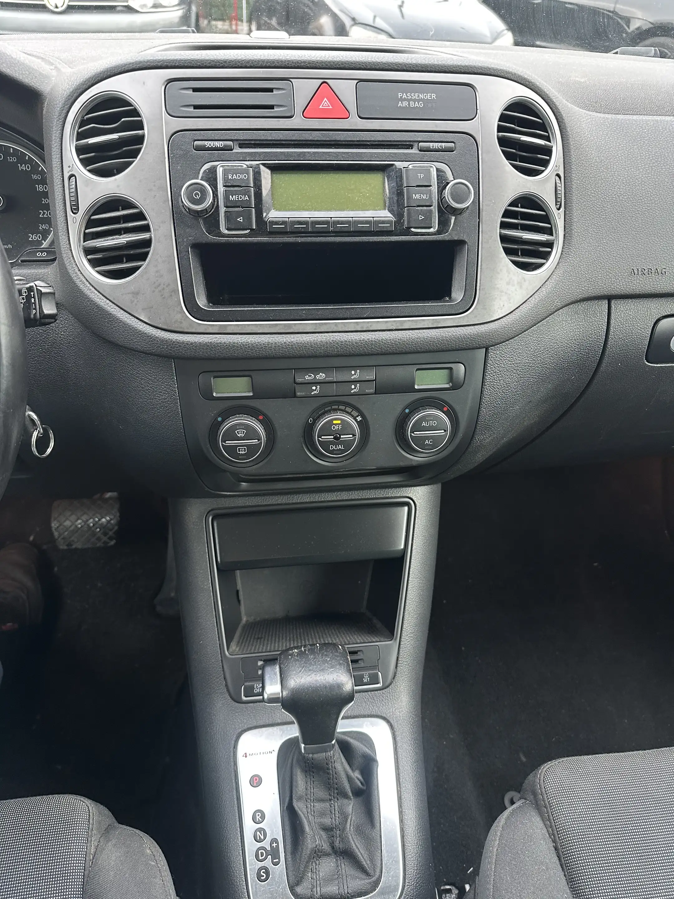 Volkswagen Tiguan 2,0 TDI 4 MOTION 140 PS AUTOMATIK KLIMA ALU 19 ZOL — photo 10