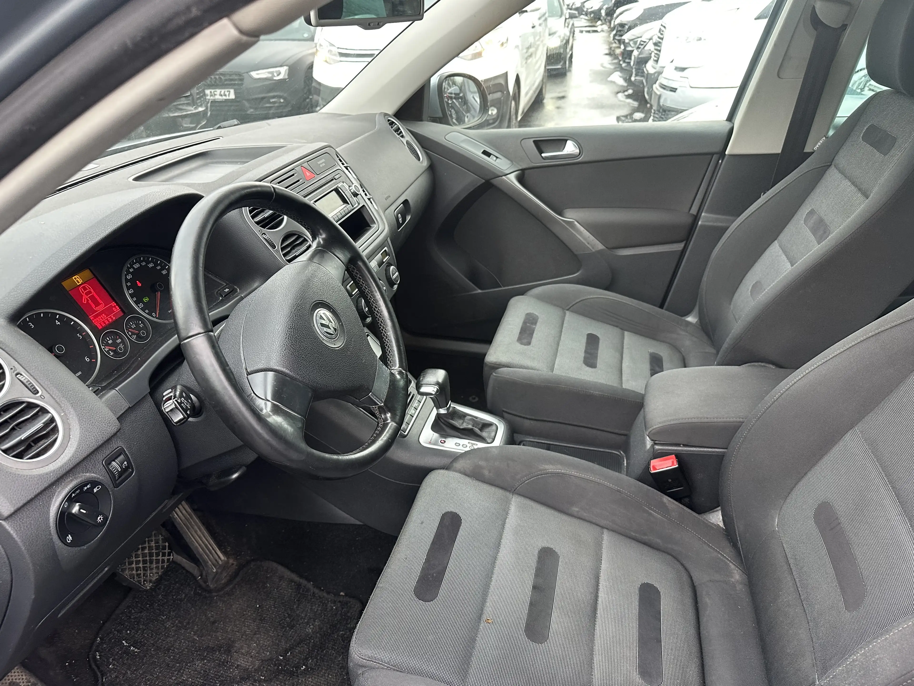 Volkswagen Tiguan 2,0 TDI 4 MOTION 140 PS AUTOMATIK KLIMA ALU 19 ZOL — photo 13
