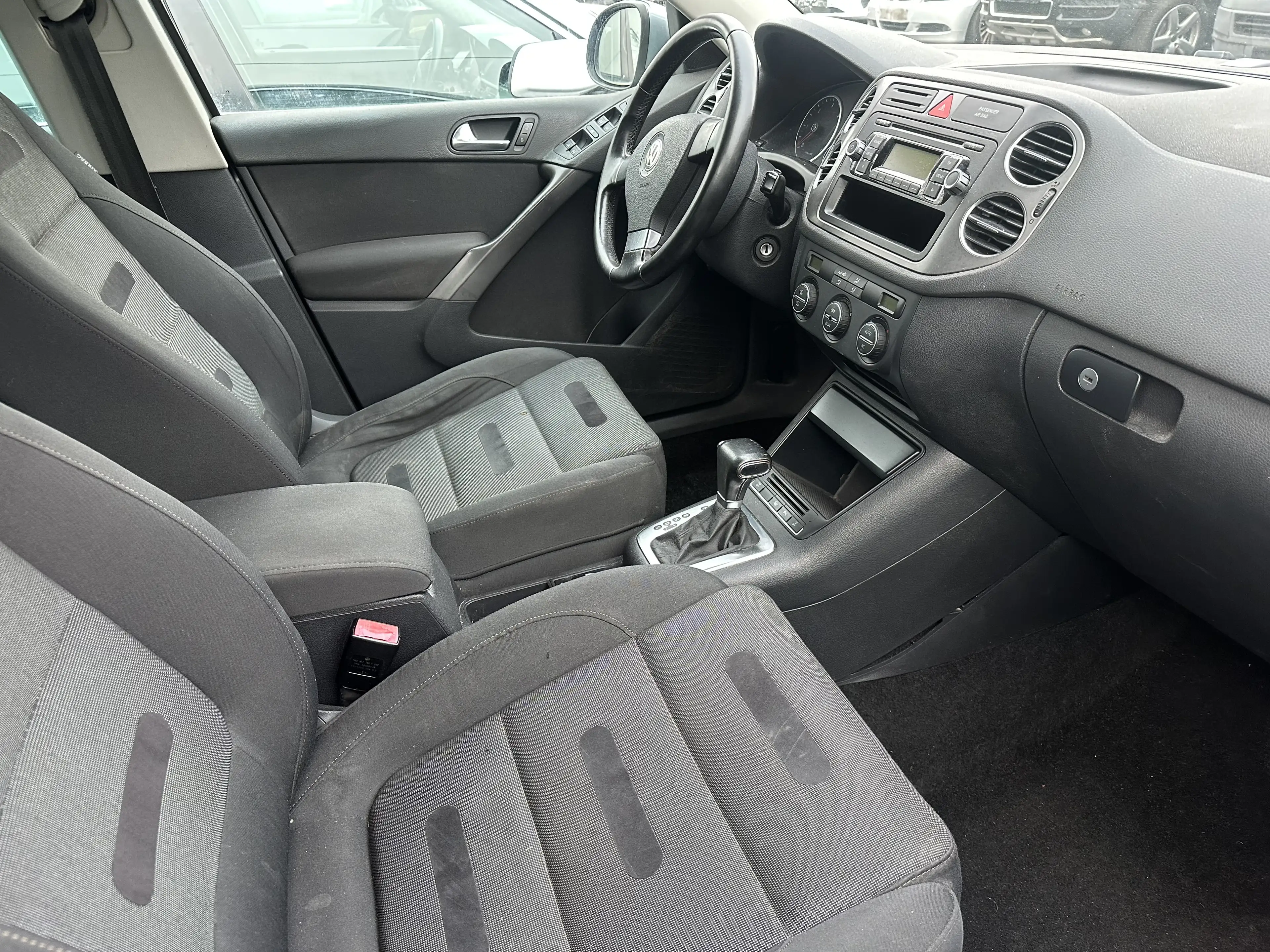 Volkswagen Tiguan 2,0 TDI 4 MOTION 140 PS AUTOMATIK KLIMA ALU 19 ZOL — photo 9
