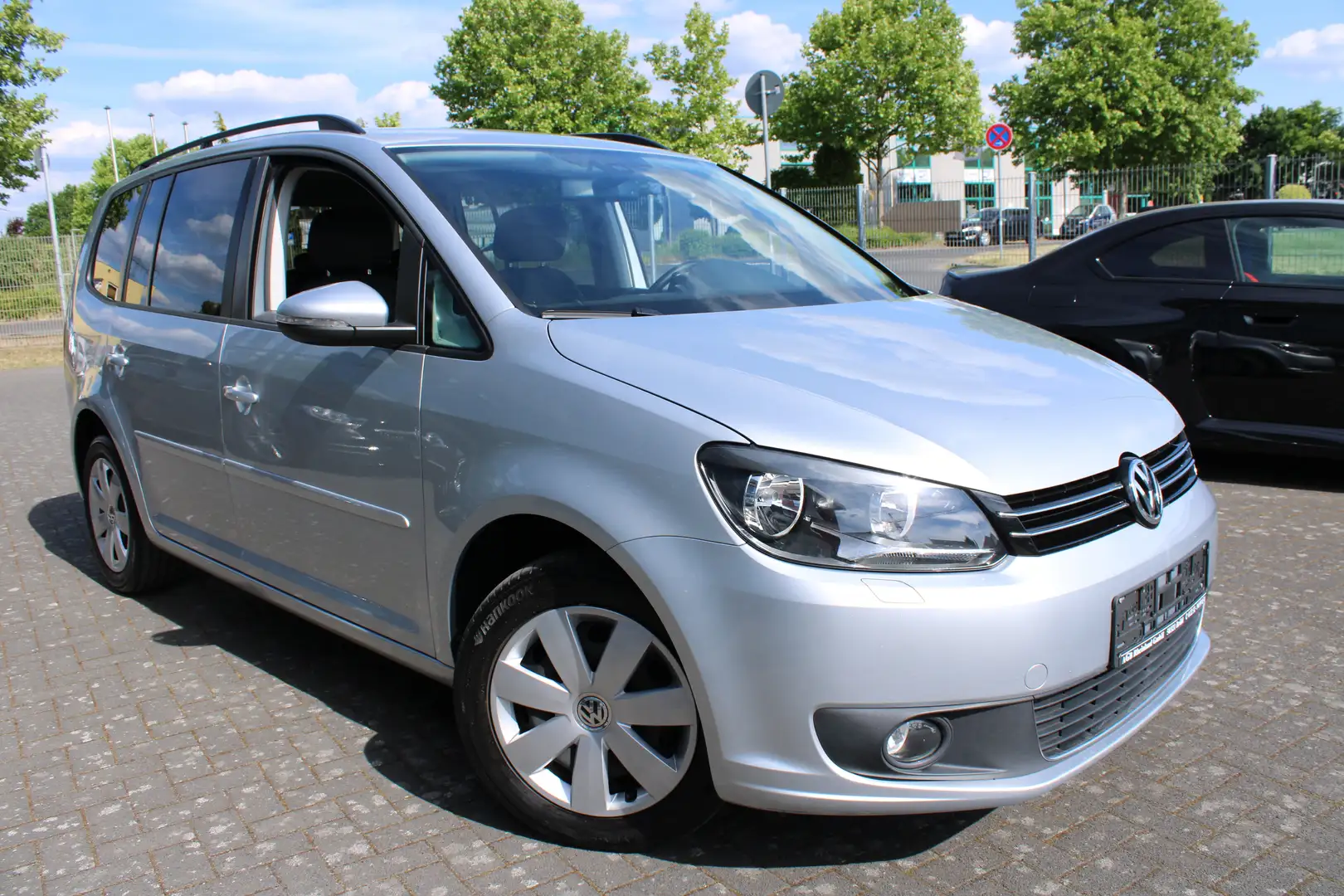 Volkswagen Touran 1.6 TDI DPF BMT DSG BUSINESS PAKET NAVI KAMERA TOP Silber - 1