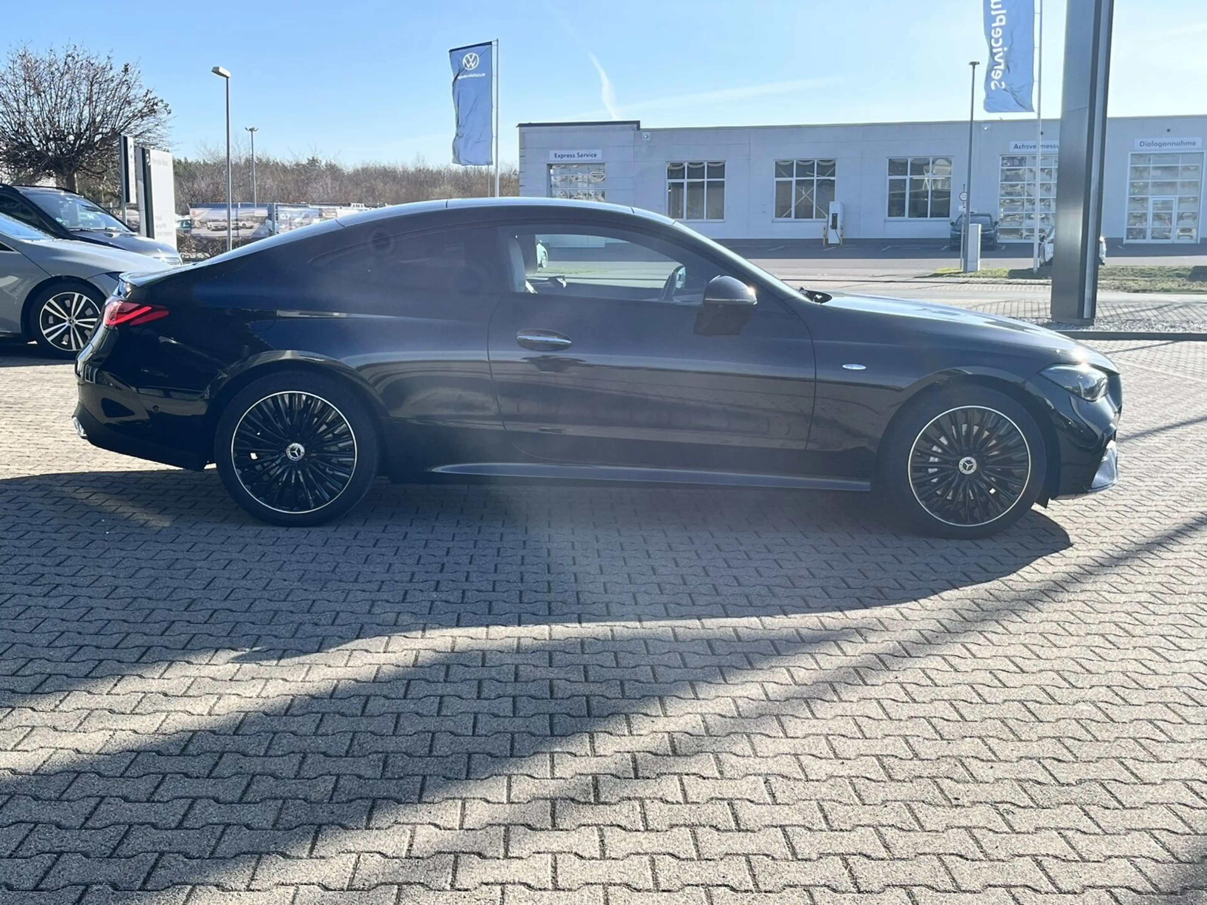 Mercedes-Benz CLE 300 CLE 300 e +AMG+Night+Pano+Brum+DigiLight+Distro+ — photo 4