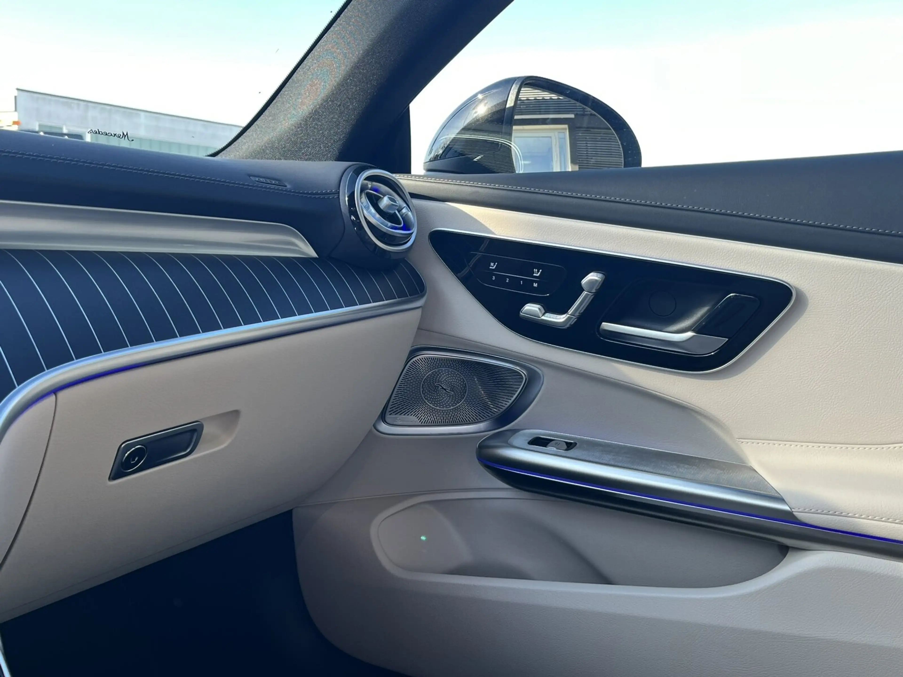 Mercedes-Benz CLE 300 CLE 300 e +AMG+Night+Pano+Brum+DigiLight+Distro+ — photo 12