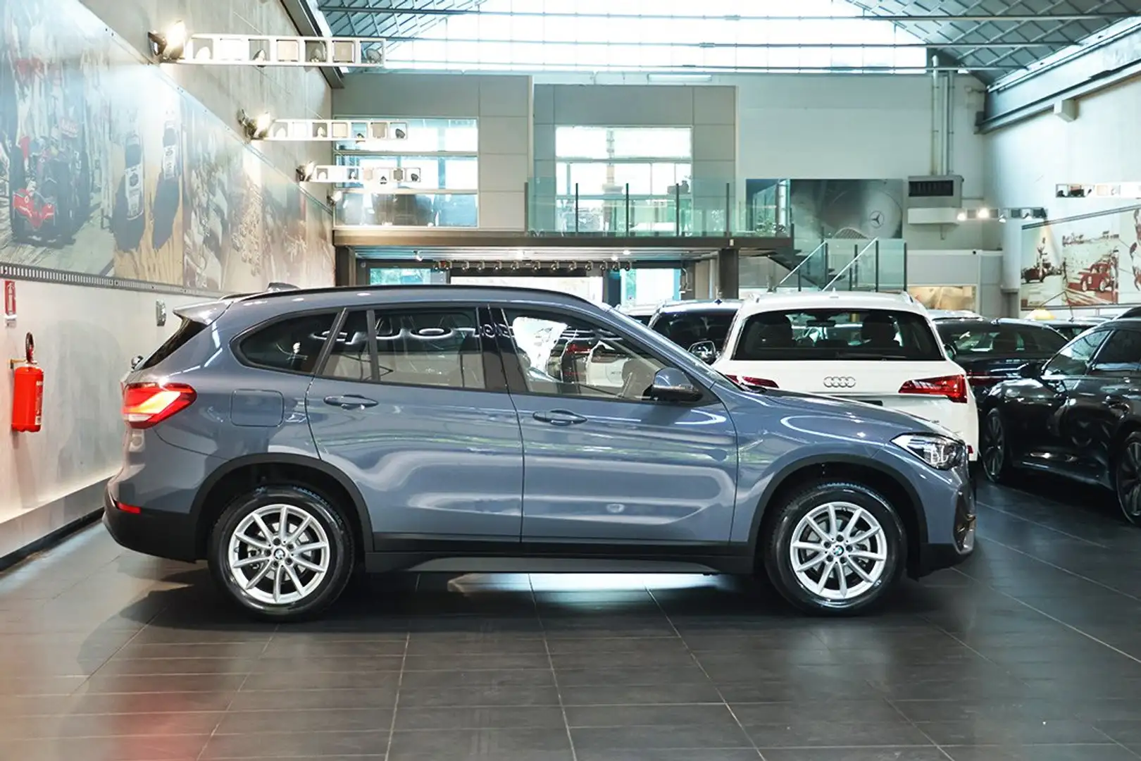 BMW X1 sDrive16d Business Advantage AUTO. -PELLE/TELECAM. Gris - 2