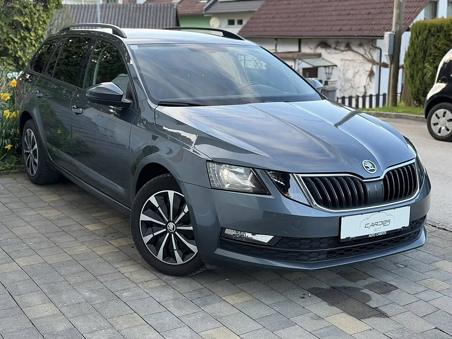 Skoda Octavia Combi 1,6 TDI Ambition DSG Silber - 1