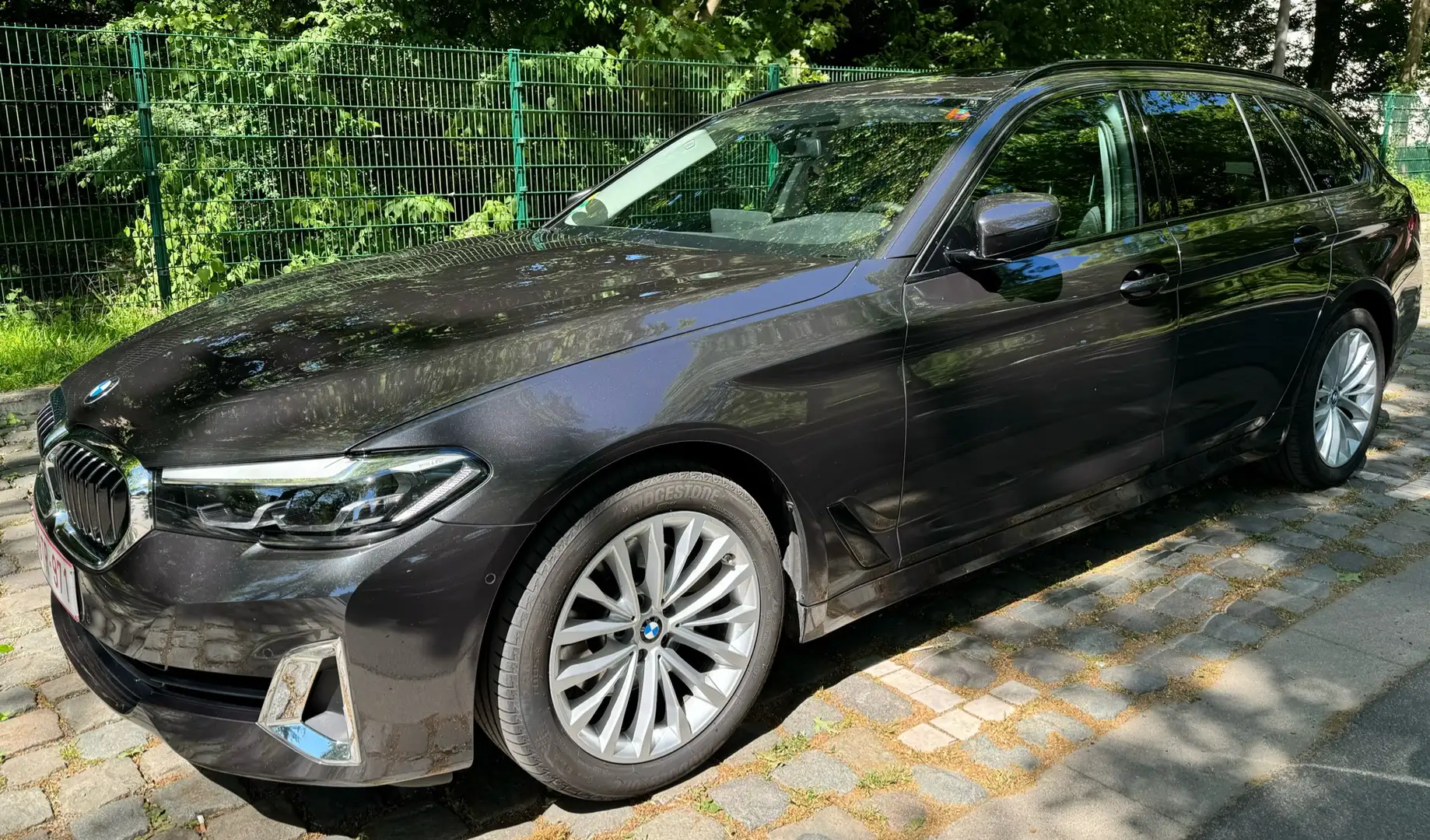 BMW 520 520d Touring Aut. Luxury Line , Pano, H&K, Keyless Grijs - 1