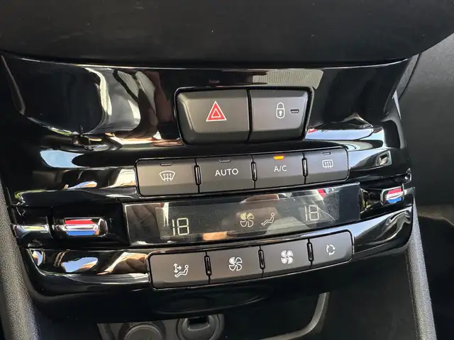 Peugeot 2008 view 11