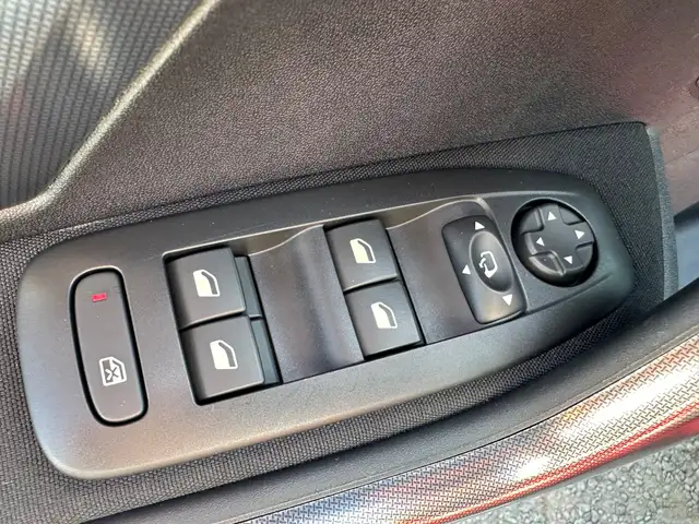 Peugeot 2008 view 14