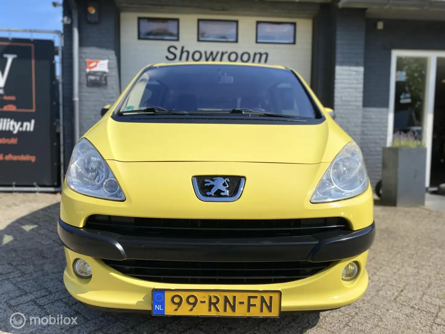 Peugeot 1007 1.4 Gentry *Airco*APK 4-2026*Elektrische deuren Geel - 2