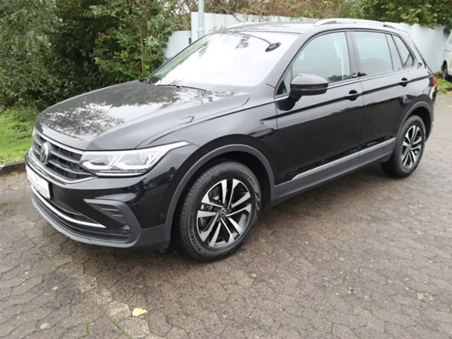 Volkswagen Tiguan "United" 1.5 TSI ACC/IQ.LIGHT/NAV Noir - 2