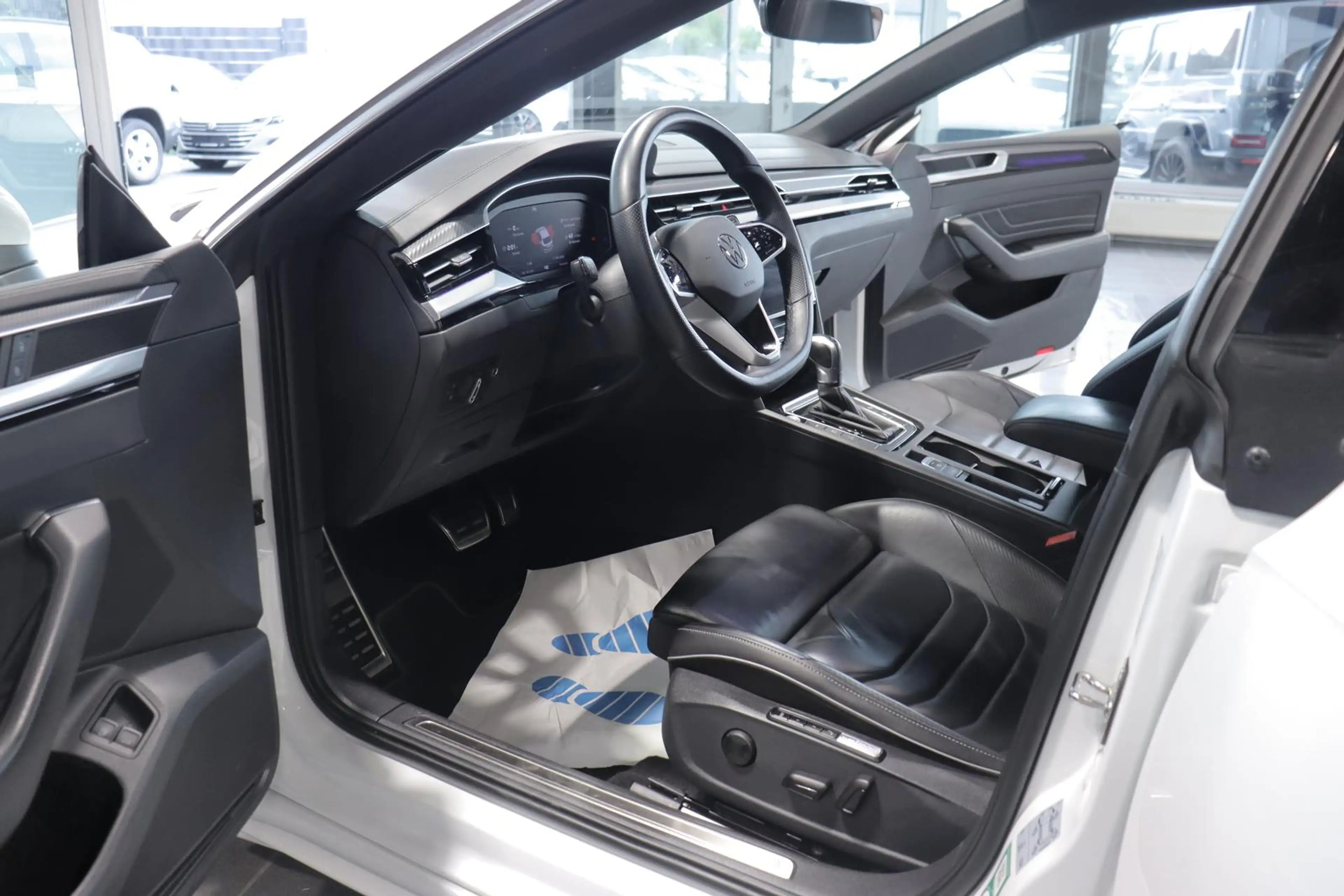 Volkswagen Arteon 1.4 TSI DSG R-LINE eHybrid *PANO*MATRIX* — photo 10