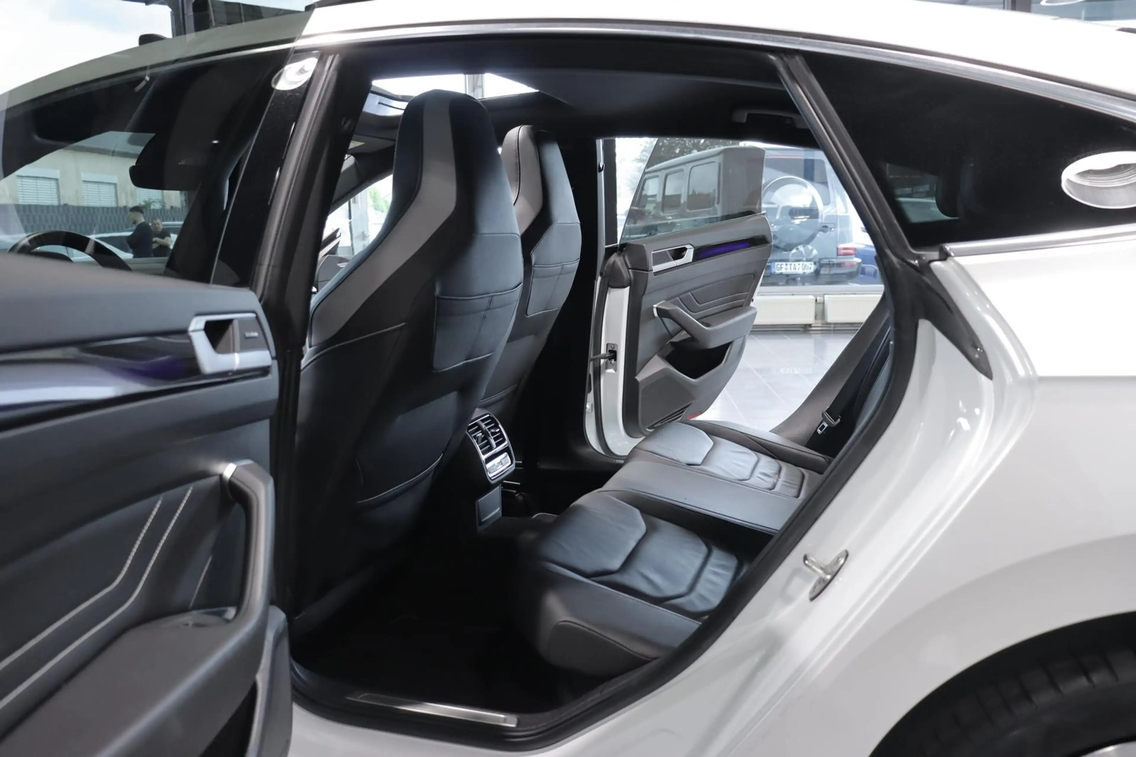 Volkswagen Arteon 1.4 TSI DSG R-LINE eHybrid *PANO*MATRIX* — photo 13