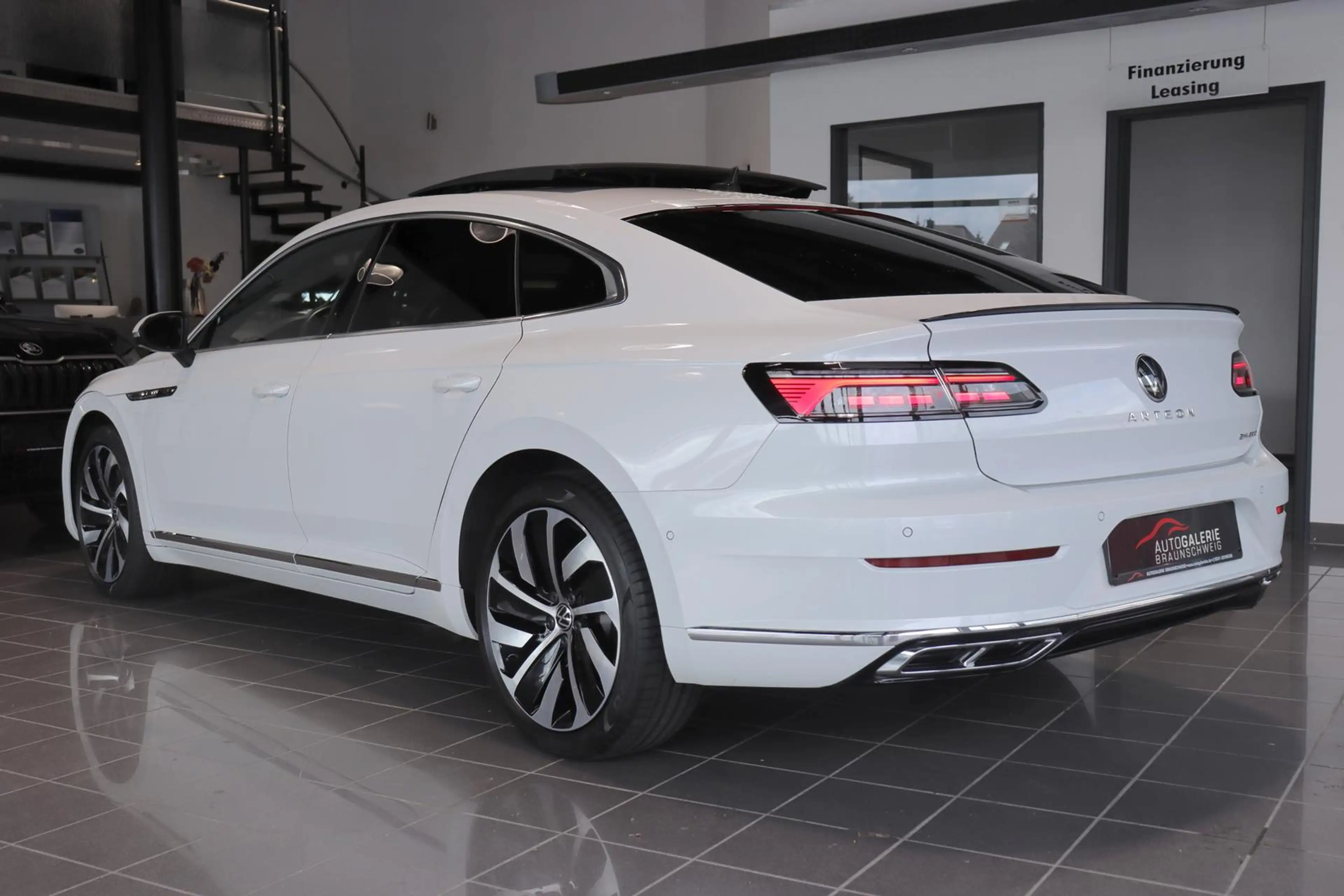 Volkswagen Arteon 1.4 TSI DSG R-LINE eHybrid *PANO*MATRIX* — photo 3