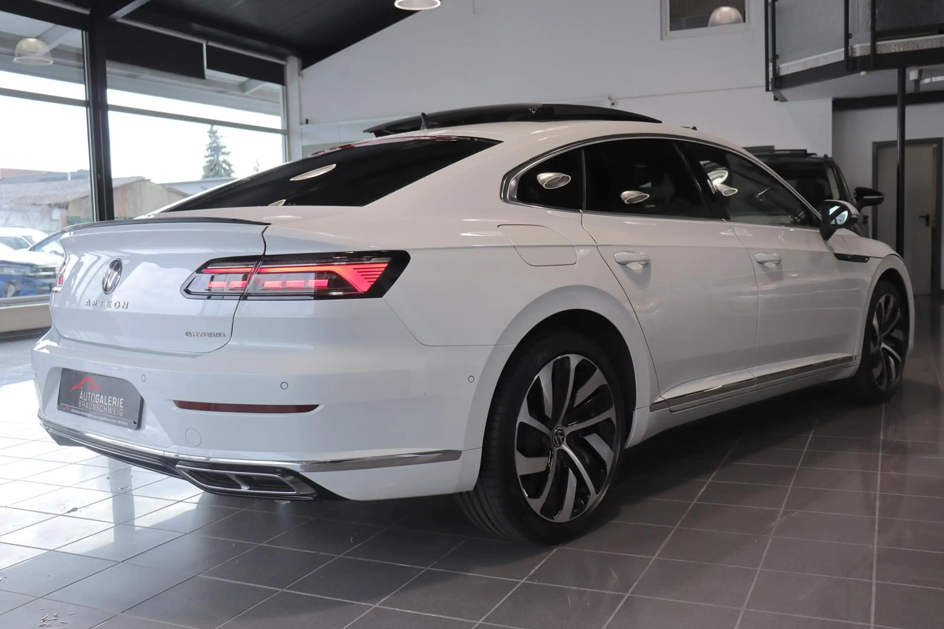 Volkswagen Arteon 1.4 TSI DSG R-LINE eHybrid *PANO*MATRIX* — photo 5