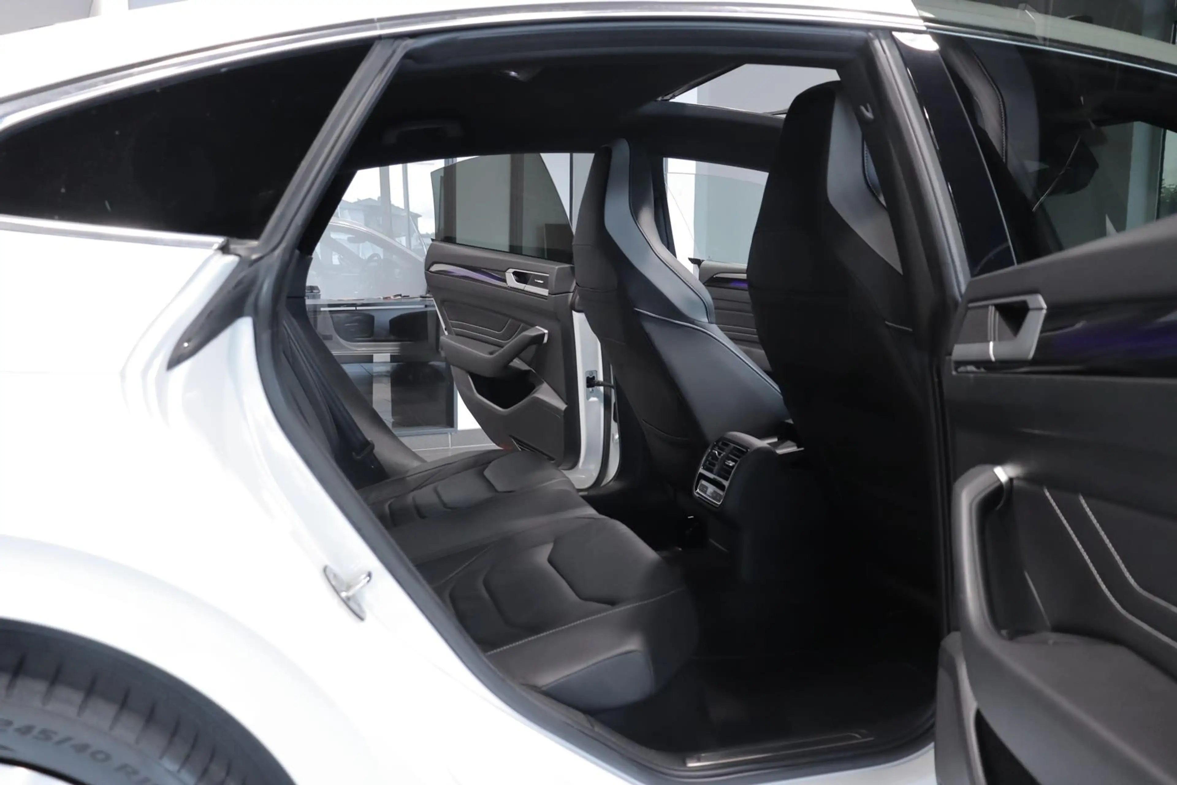 Volkswagen Arteon 1.4 TSI DSG R-LINE eHybrid *PANO*MATRIX* — photo 12