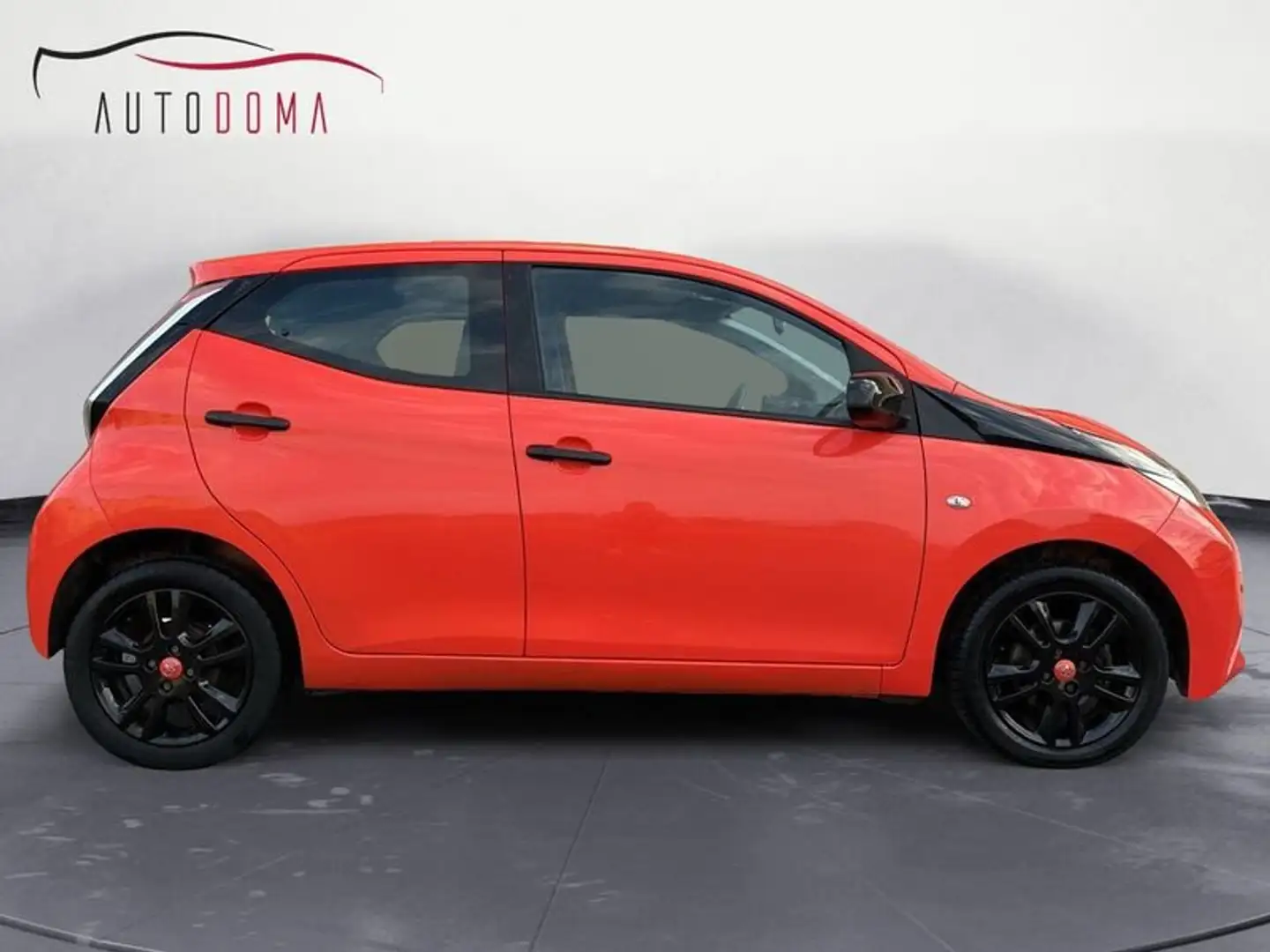 Toyota Aygo Aygo 1.0 VVT-i 69 CV 5 porte x-cite Oranje - 2