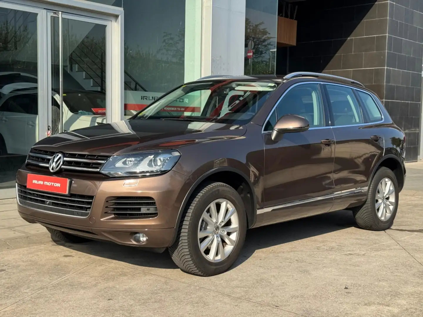 Volkswagen Touareg 3.0TDI V6 BMT Premium 245 Tiptronic Marrón - 2