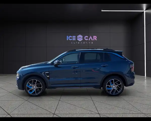 Lynk & Co 01 view 8