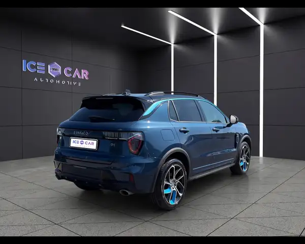Lynk & Co 01 view 5