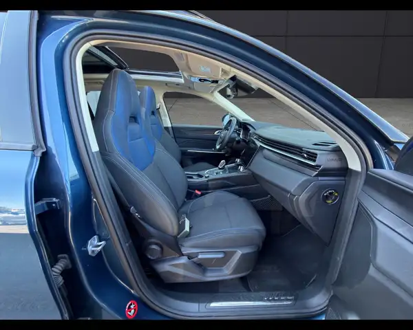 Lynk & Co 01 view 17