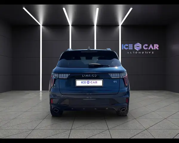 Lynk & Co 01 view 6