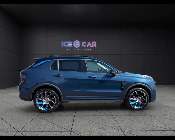 Lynk & Co 01 view 4