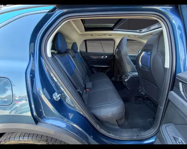 Lynk & Co 01 view 18