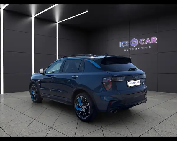 Lynk & Co 01 view 7