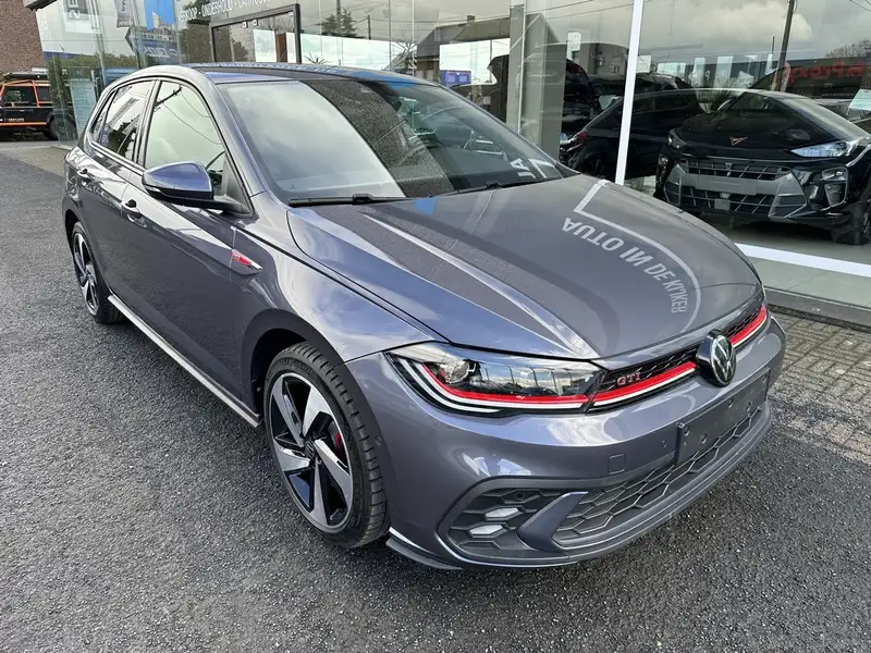 VOLKSWAGEN Polo