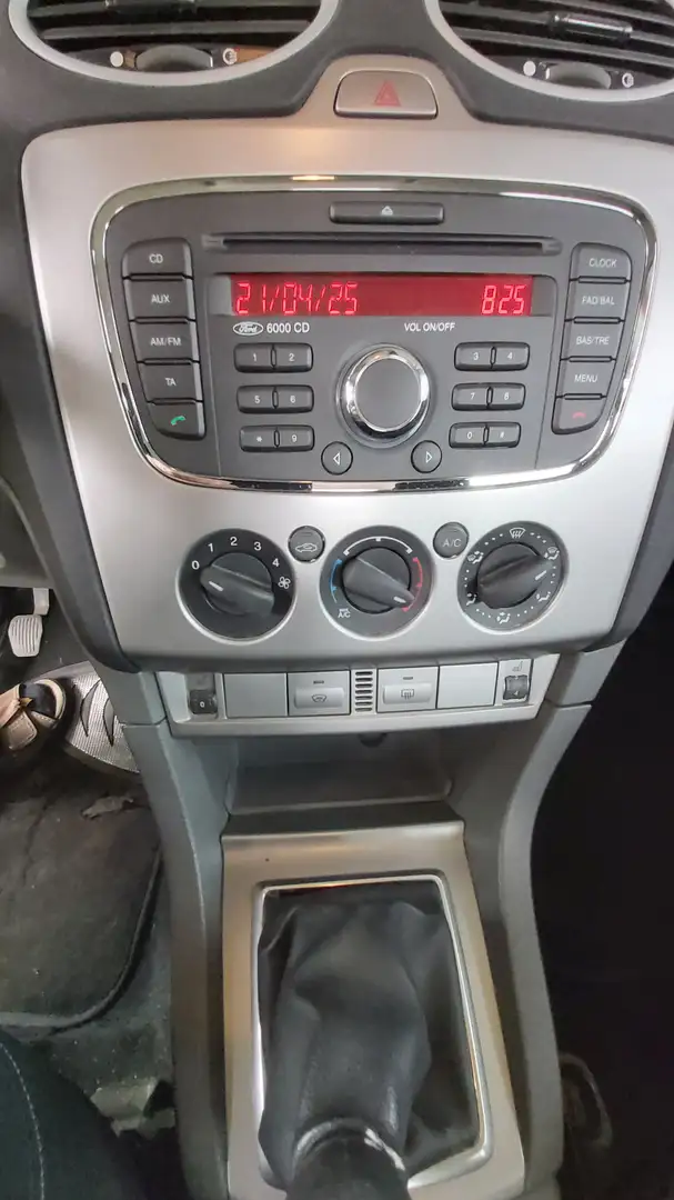 Ford Focus Focus Turnier 1.6 TDCi DPF Concept Silber - 2