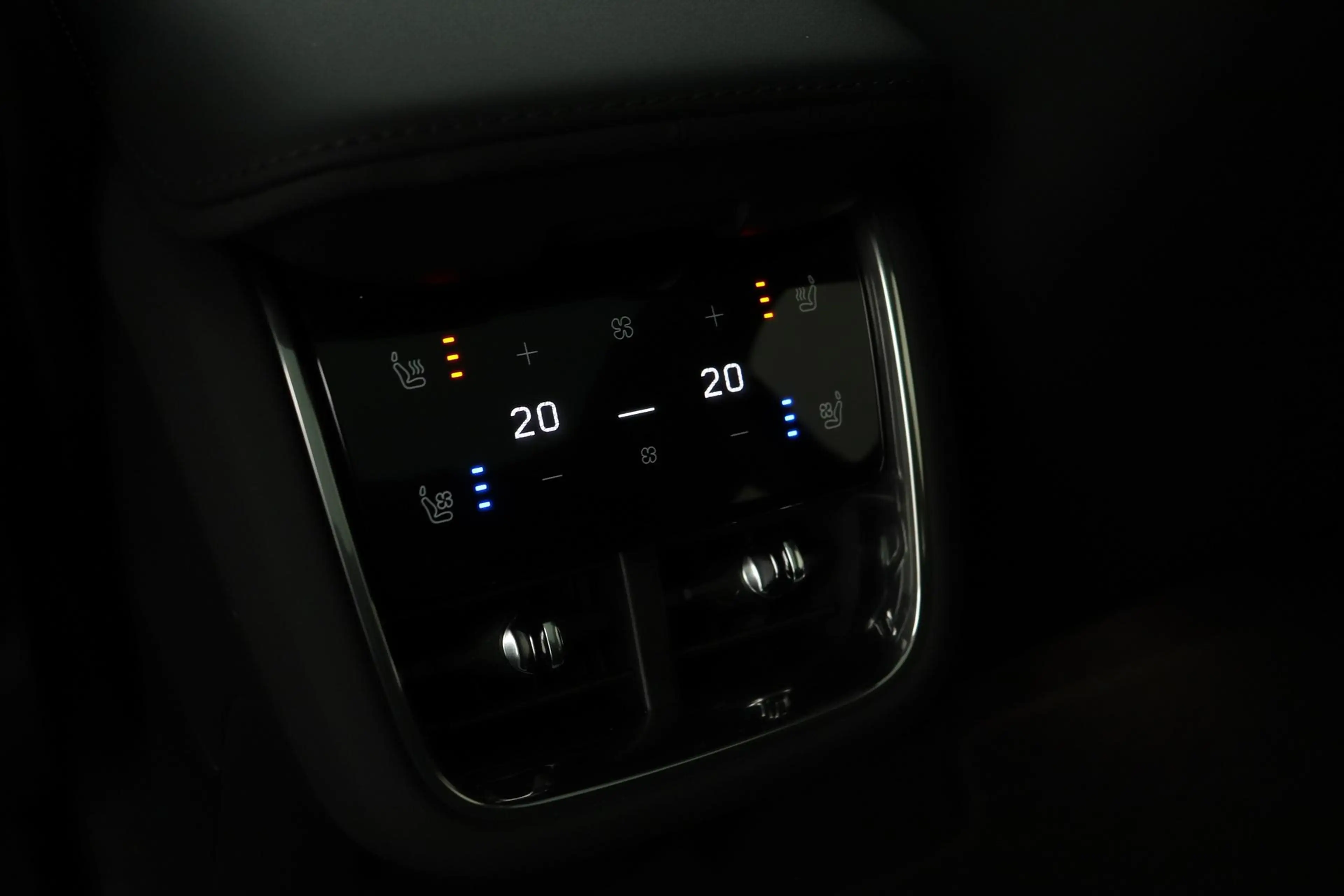 Volvo ES90 Single Motor Extended Range Ultra 92 kWh | FACELIF — photo 44