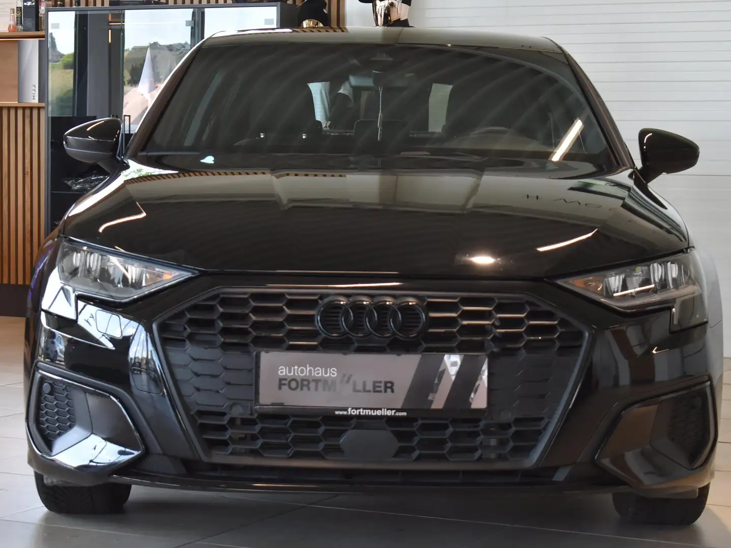 Audi A3 40 TFSI e Schwarz - 2