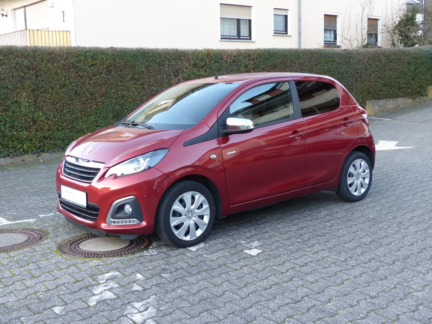 Peugeot 108 Style 72 VTI 5-Türer Rot - 1