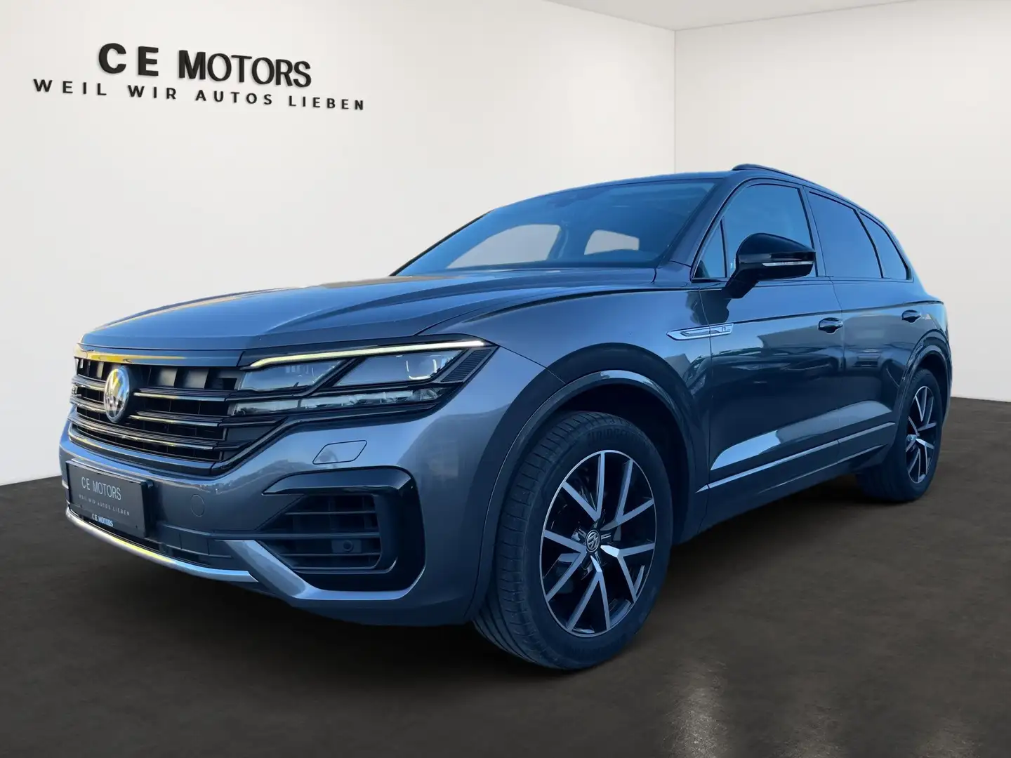 Volkswagen Touareg 3.0 V6 TDI R-Line 4Motion | PANO | BLACK EDITION Silber - 1