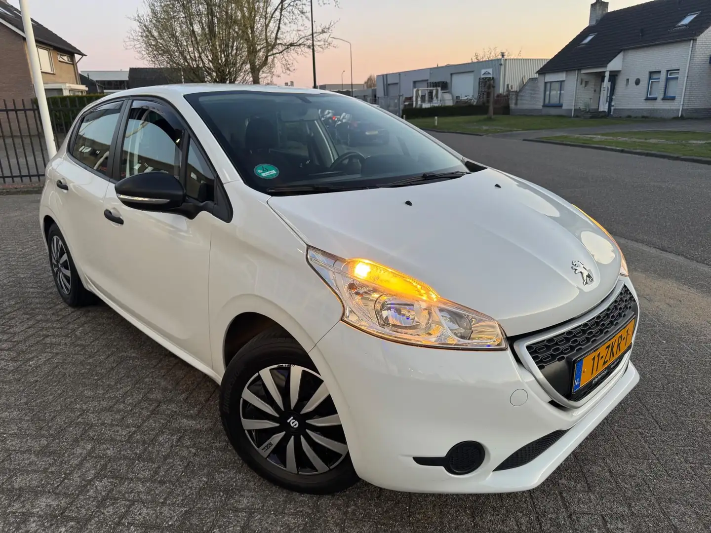 Peugeot 208 1.0 VTi Access 5 Deurs,NAP KM,Nieuwe APK Fehér - 2