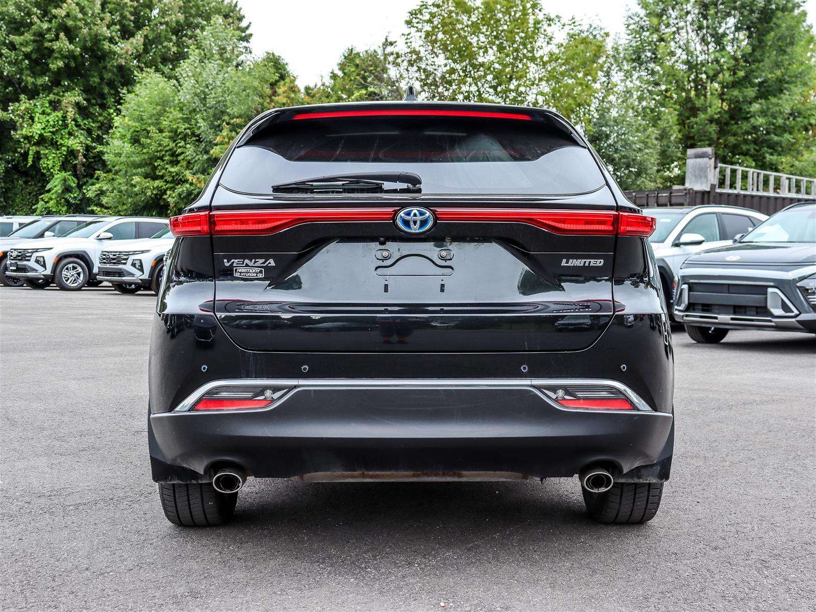 2024 Toyota Venza — photo 1