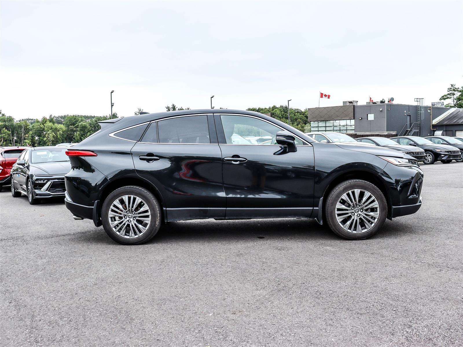 2024 Toyota Venza — photo 1