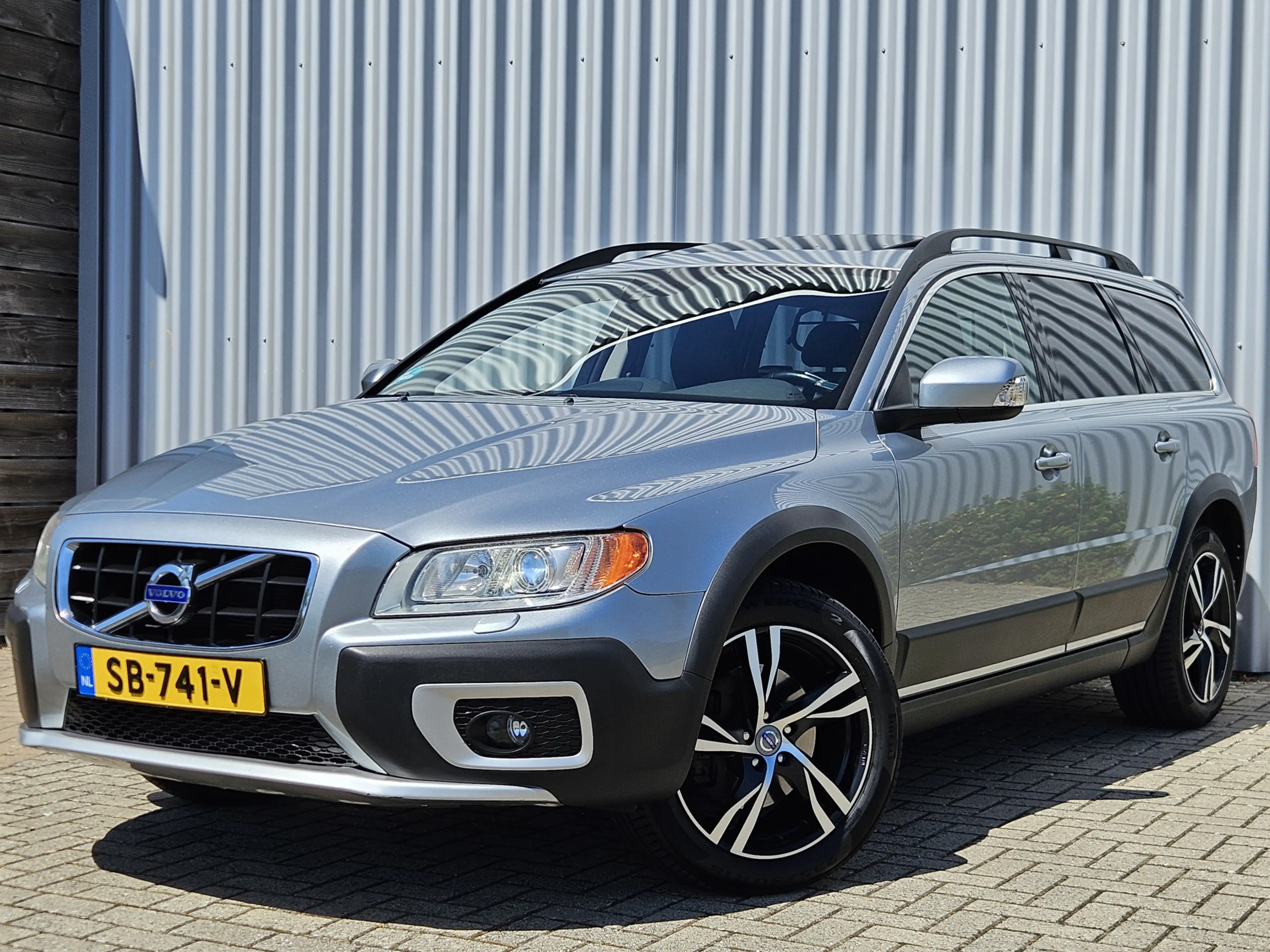 Volvo XC70 2.0 D4 5-Cilinder / Dealer Onderhouden/ Automaat!