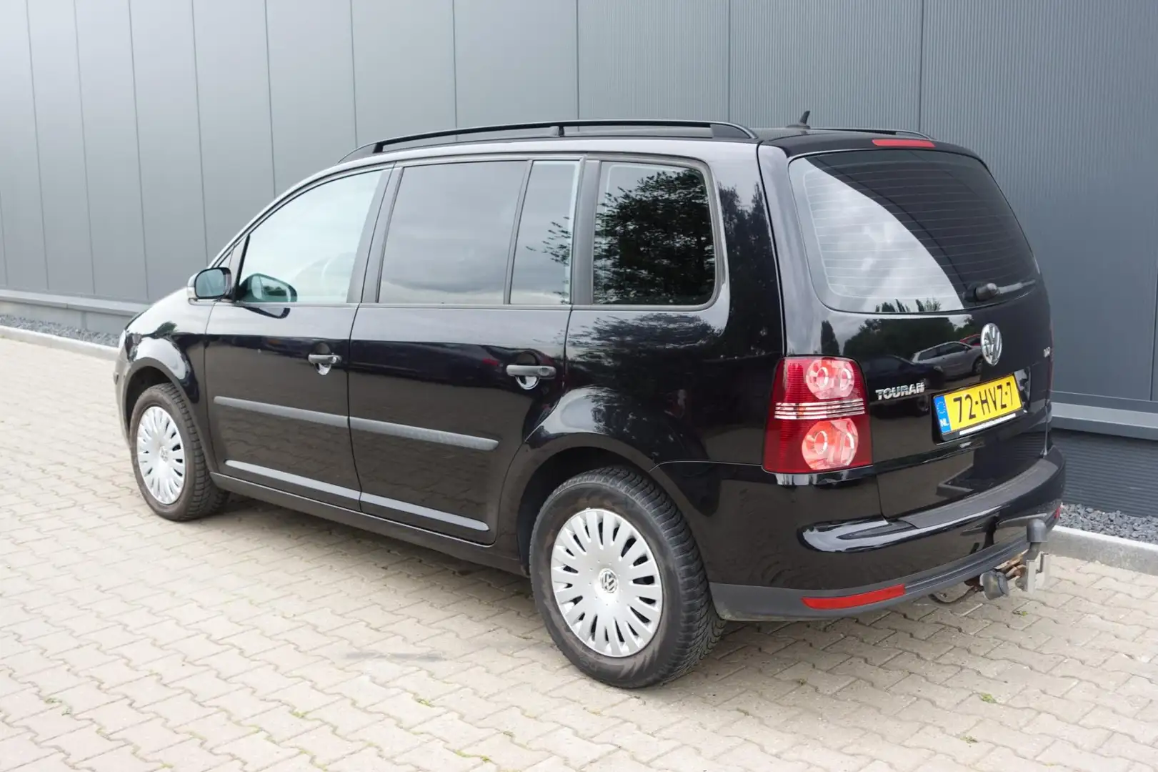 Volkswagen Touran 1.9 TDI Optive Zwart - 2