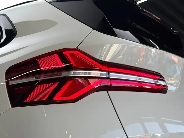 BMW X3 view 10