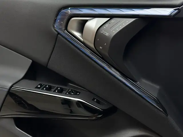 BMW X3 view 12