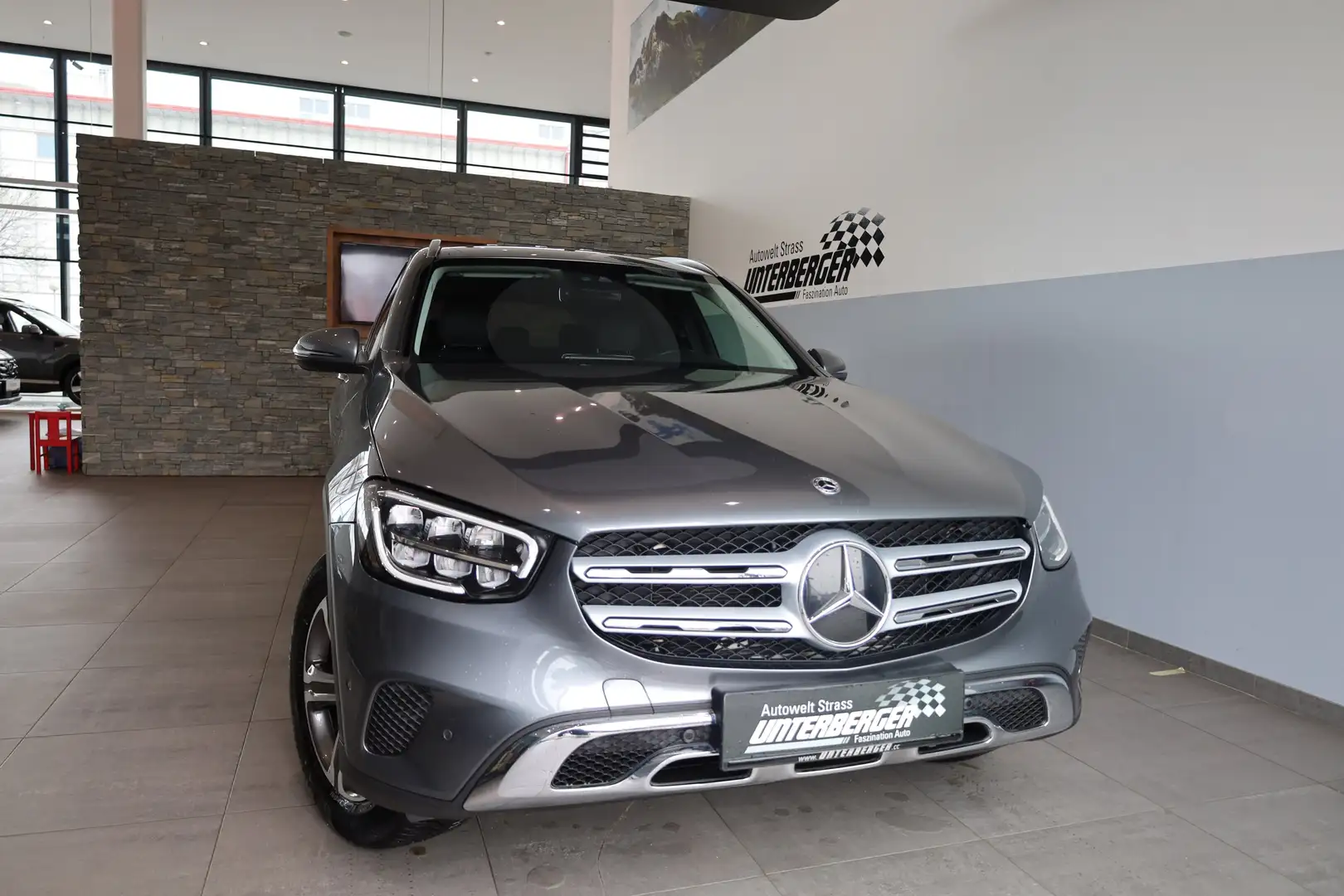 Mercedes-Benz GLC 300 de 4Matic DAB AHK Grau - 2