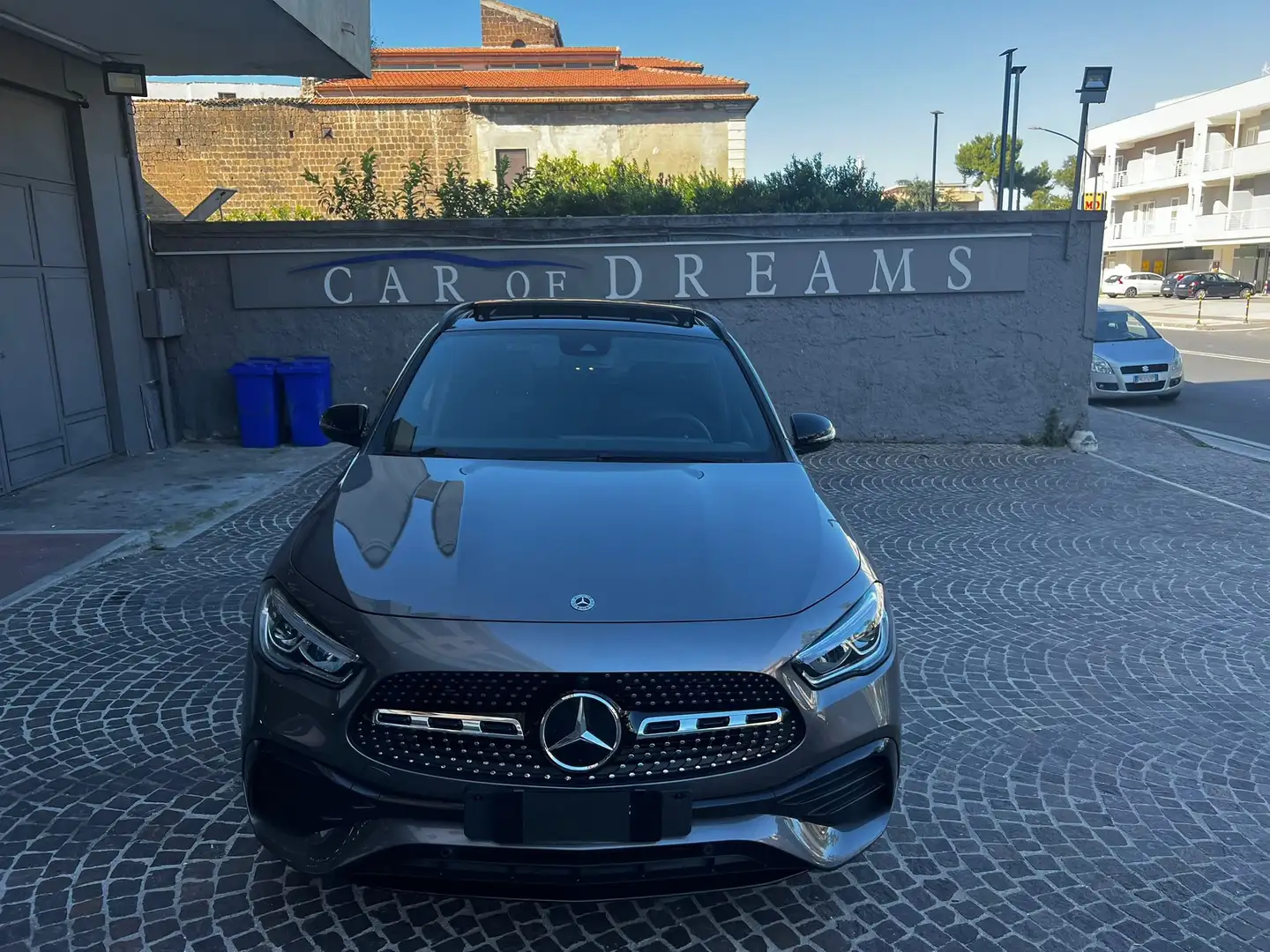 Mercedes-Benz GLA 200 PREMIUM Grijs - 1