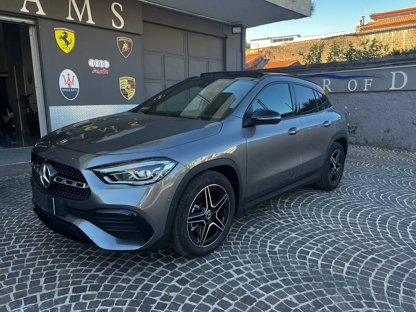 Mercedes-Benz GLA 200 PREMIUM Grigio - 2