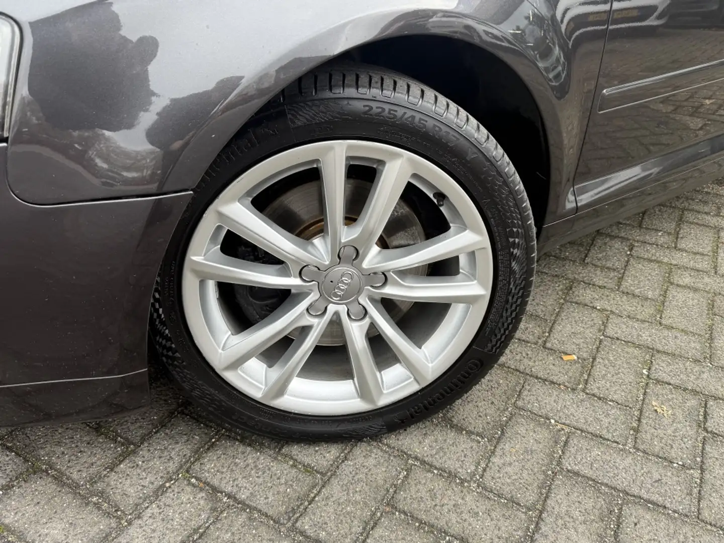 Audi A3 2.0 TFSI Ambition Grijs - 2